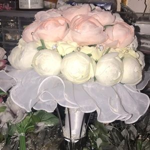 NWT Beautiful pink white and cream bridal bouquet